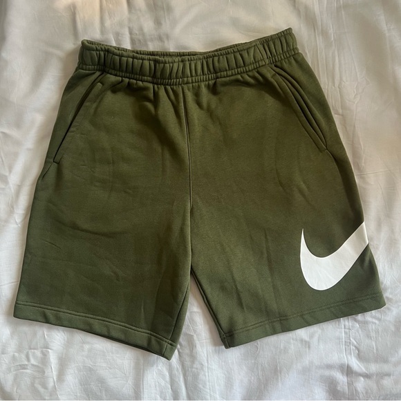 Men's Nike Sportswear Shorts - Picture 3 of 13
